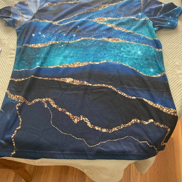 Womans Abstract T - Picture 2 of 2